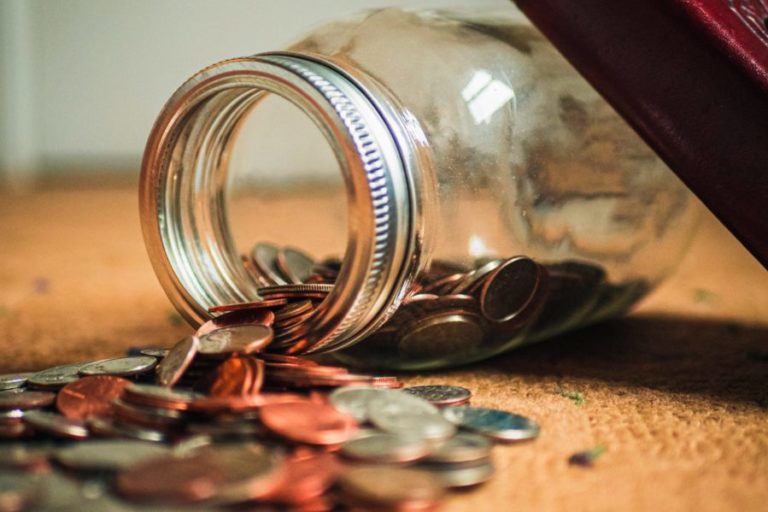 Read more about the article Ile powinieneś mieć pieniędzy w zależności od wieku?