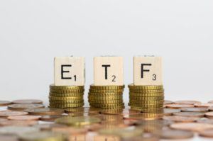 Read more about the article ETF (3/6) – Jak kupić ETF? Porównanie ofert, kont i możliwości