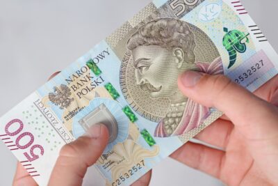 Read more about the article Jak inwestować 500 złotych miesięcznie? Średnie kwoty na giełdę