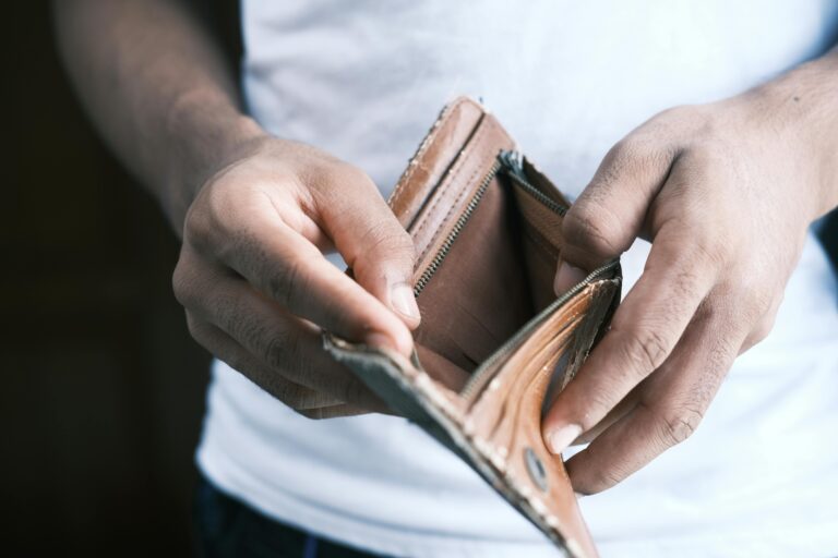 Read more about the article Unikaj Forex i CFD. Spekulacja na dźwigni jest bez sensu.